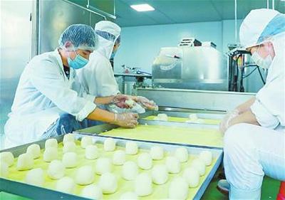紫罗兰食品生产主食保供应 日产15万个馒头包子花卷